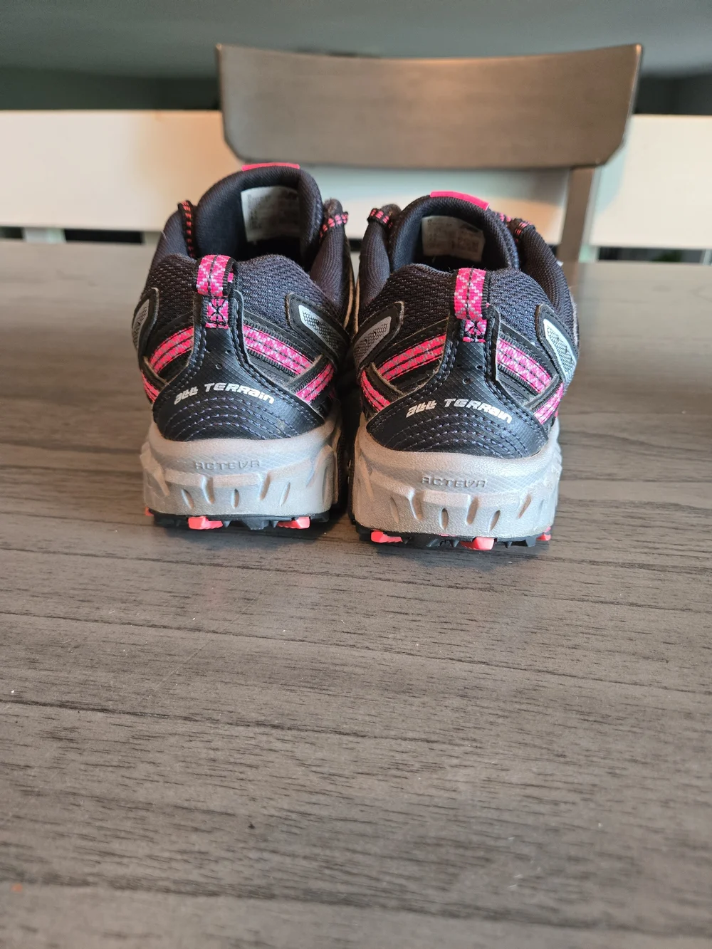 New Balance 410v5 Womens Trail Running Shoes Black Pink 8.5